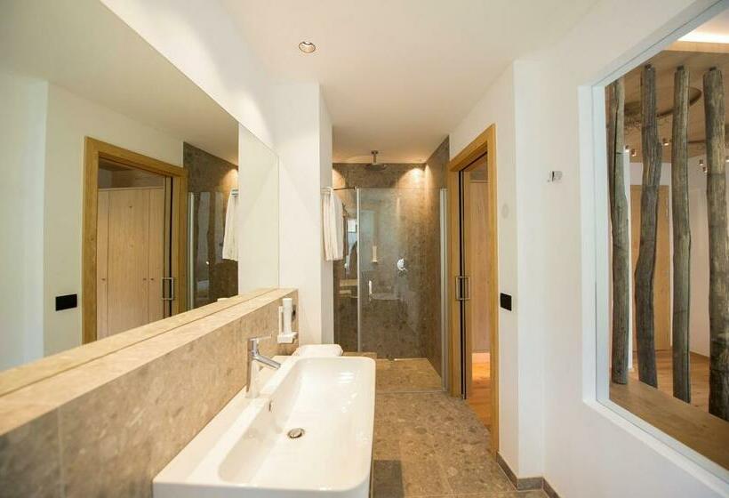 غرفة ديلوكس, Goldene Traube