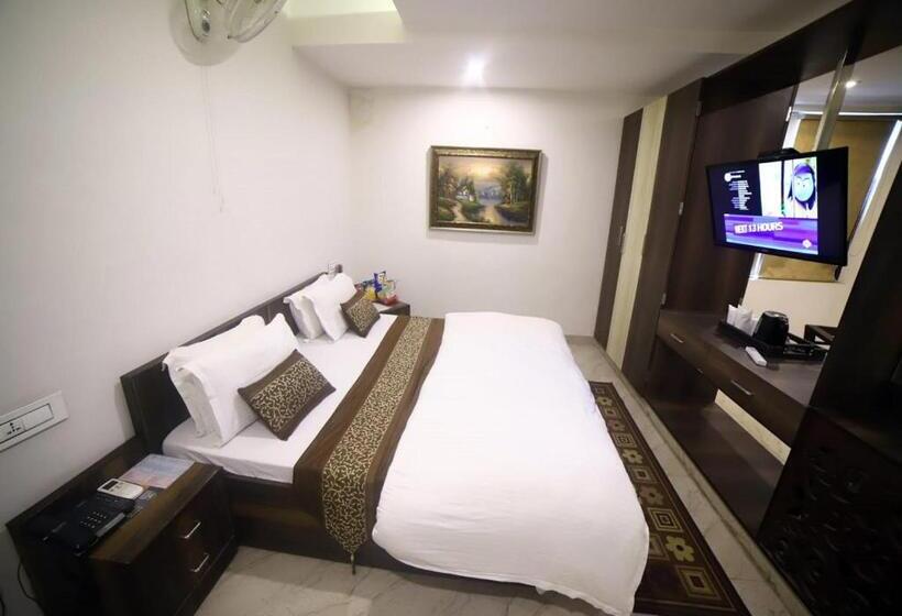 اتاق لوکس, Shagun Residency