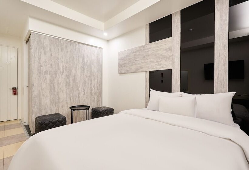 Quarto Estandar, Show