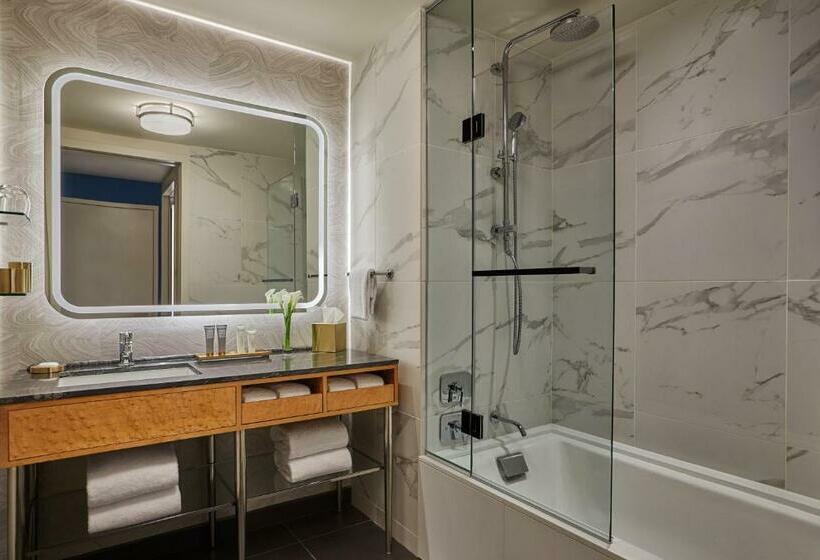 חדר סטנדרט עם מיטת קינג, Viceroy Chicago