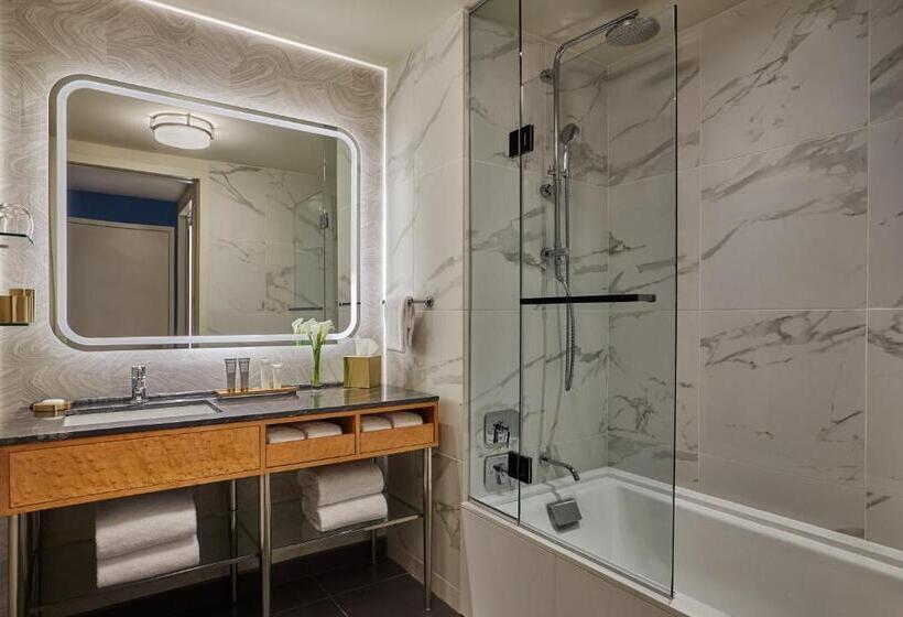 חדר דלוקס נוף לאגם, Viceroy Chicago