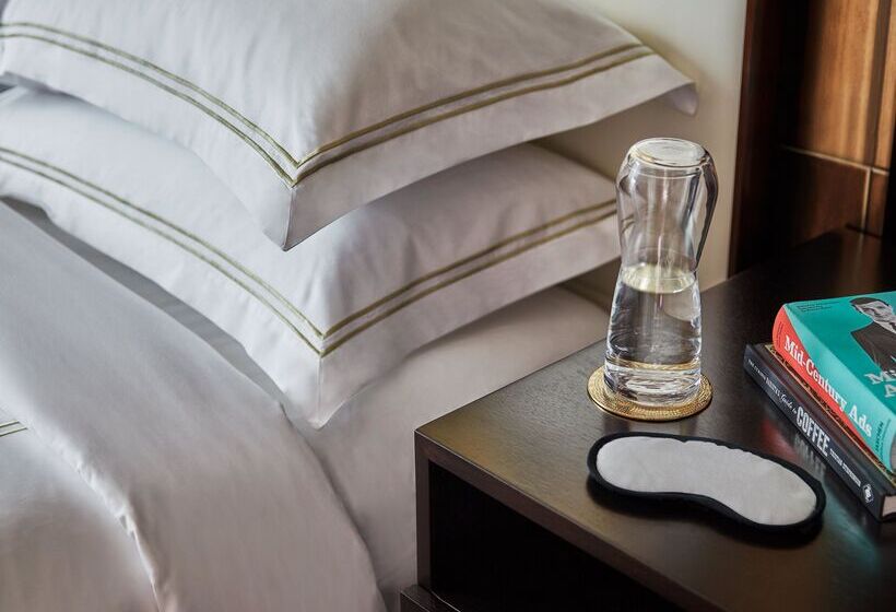 اتاق استاندارد با تخت بزرگ, Viceroy Chicago