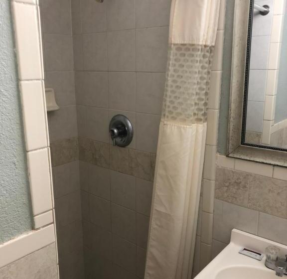 이코노미 룸, Budget Inn