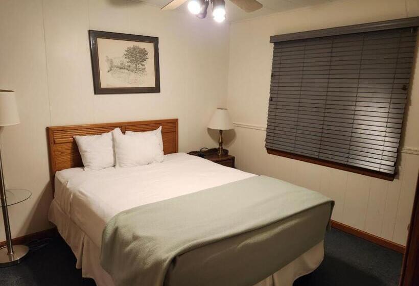 غرفة قياسية ثلاثية, Montauk Lodge