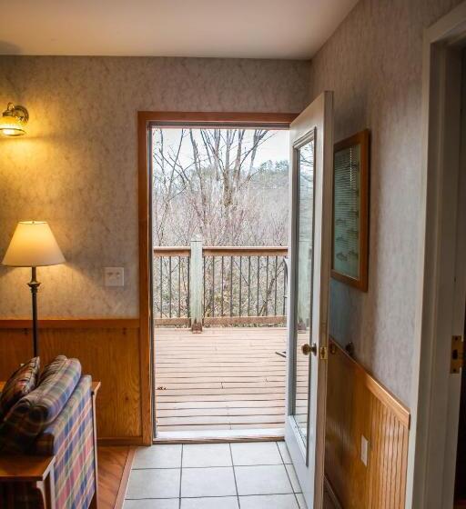 غرفة بريميوم رباعية, Montauk Lodge