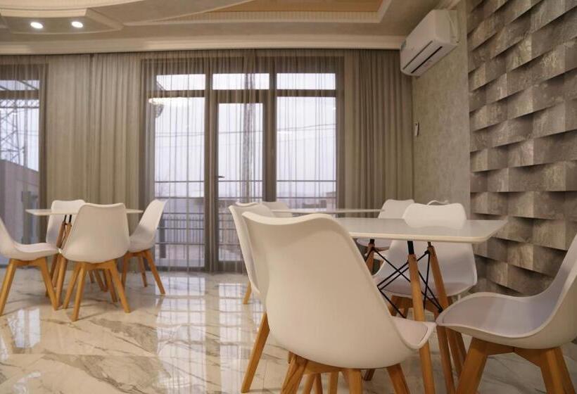 اتاق خانوادگی, Mini Hotel Ocean