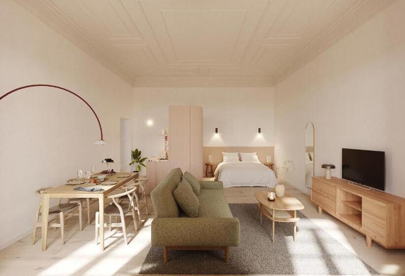 اتاق لوکس, The Verse