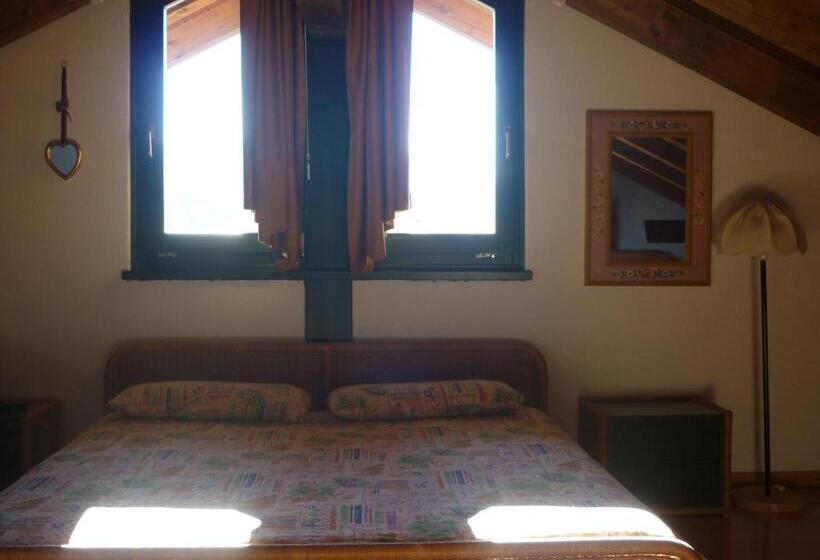 חדר קלאסי לשלושה, La Capannina