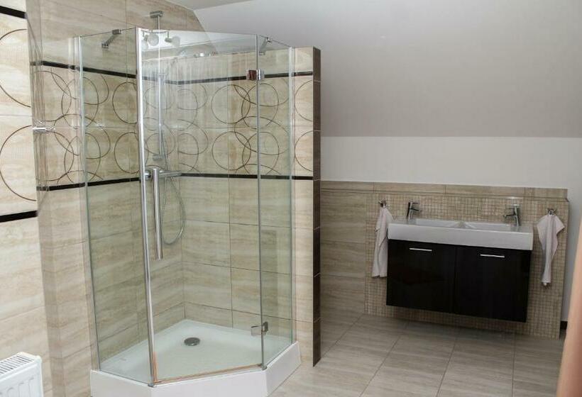 Трехместный Номер Deluxe, Synergy House