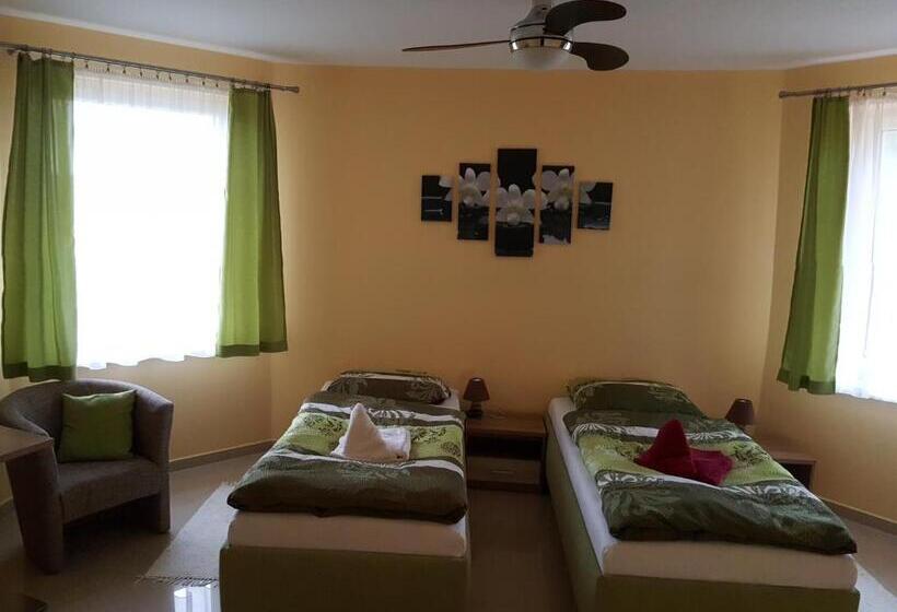 Номер Стандарт, Synergy House