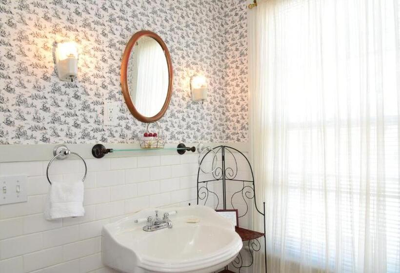 家庭套房, Wainwright Inn