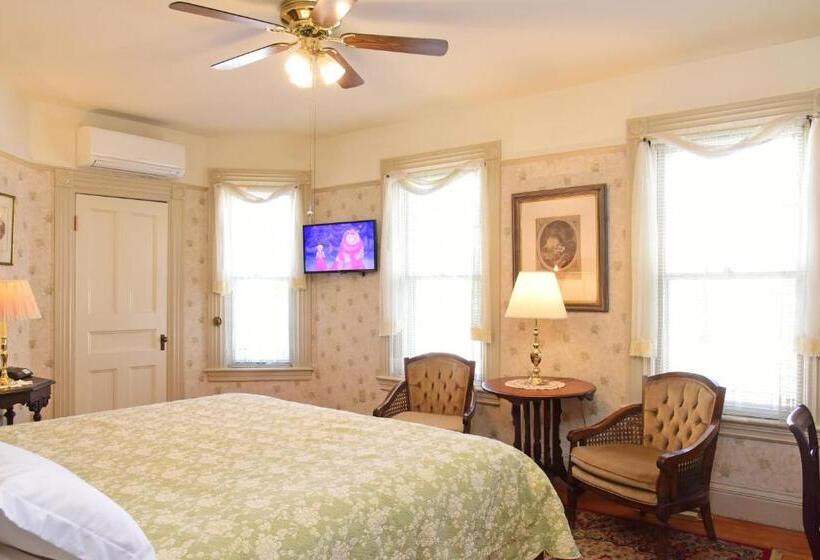 家庭套房, Wainwright Inn