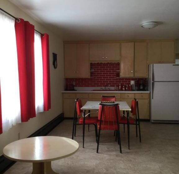 带1个卧室的带阳台的公寓, Cedars Motel