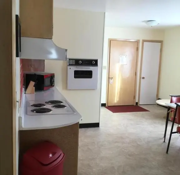 バルコニー付き１ベッドルームアパートメント, Cedars Motel