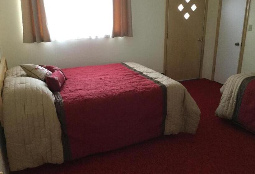 Апартаменты 1 Спальня с Балконом, Cedars Motel
