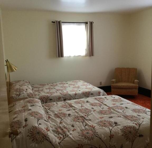 Апартаменты 1 Спальня с Балконом, Cedars Motel