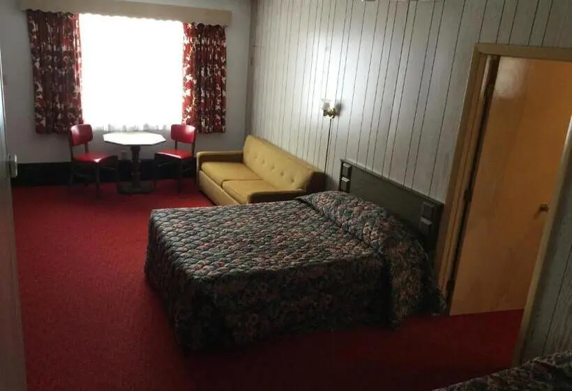 デラックストリプルルーム, Cedars Motel