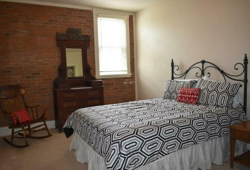 总统套房, Hermann Crown Suites