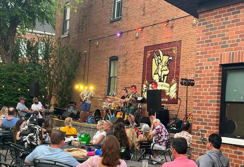 总统套房, Hermann Crown Suites