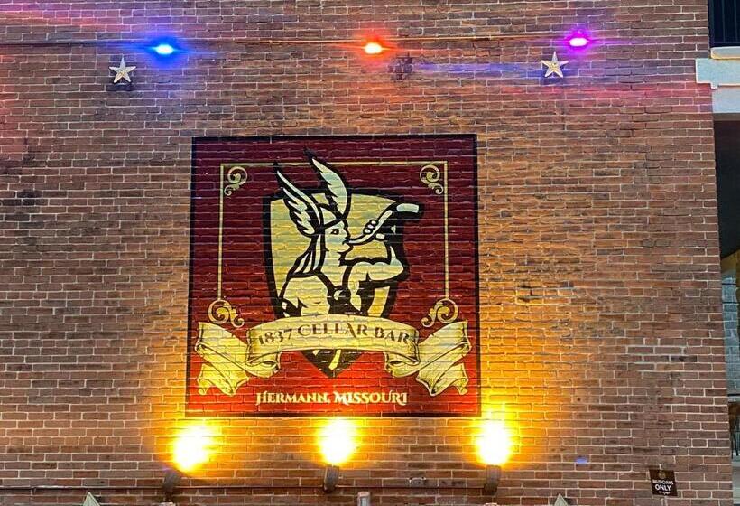 总统套房, Hermann Crown Suites