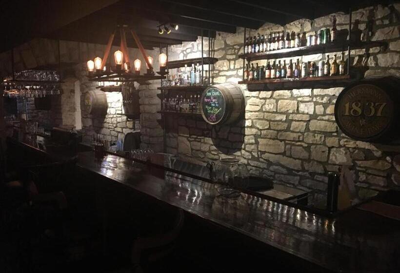 标准间, Hermann Crown Suites