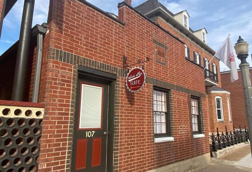 标准三人间, Hermann Crown Suites