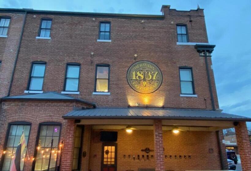 带大床的套房, Hermann Crown Suites