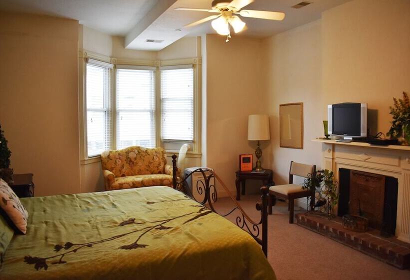 标准间, Hermann Crown Suites