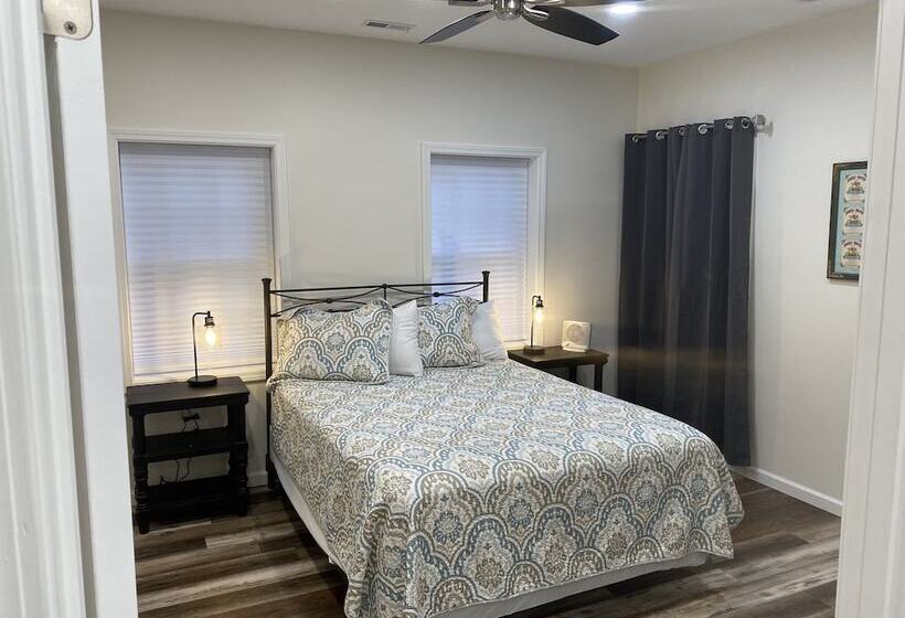 标准三人间, Hermann Crown Suites