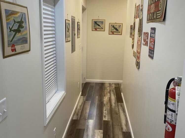 标准三人间, Hermann Crown Suites