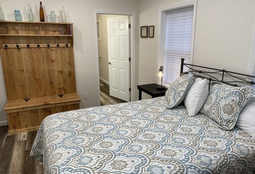 标准三人间, Hermann Crown Suites