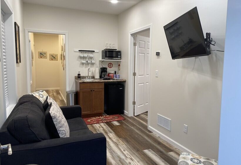 标准三人间, Hermann Crown Suites