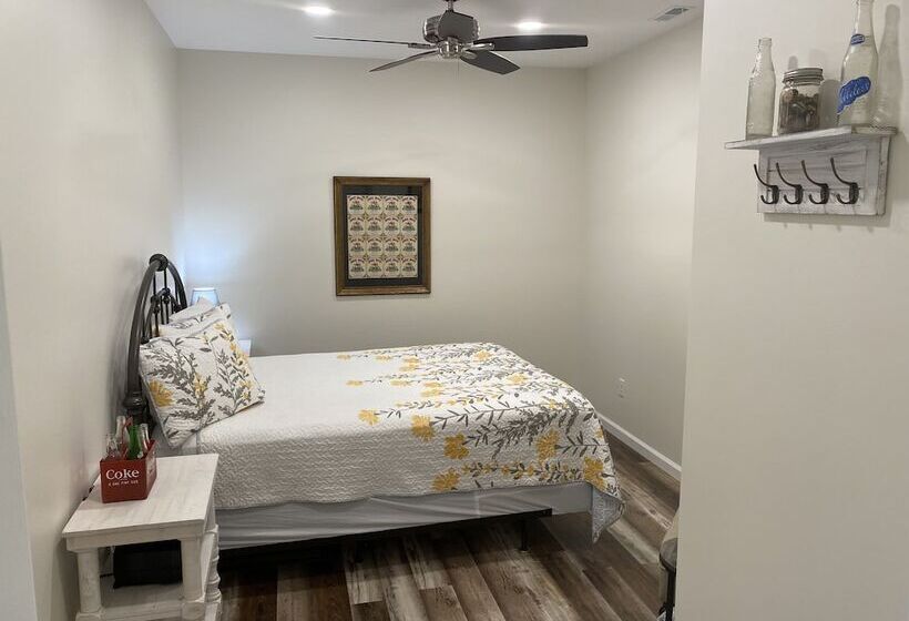 标准三人间, Hermann Crown Suites