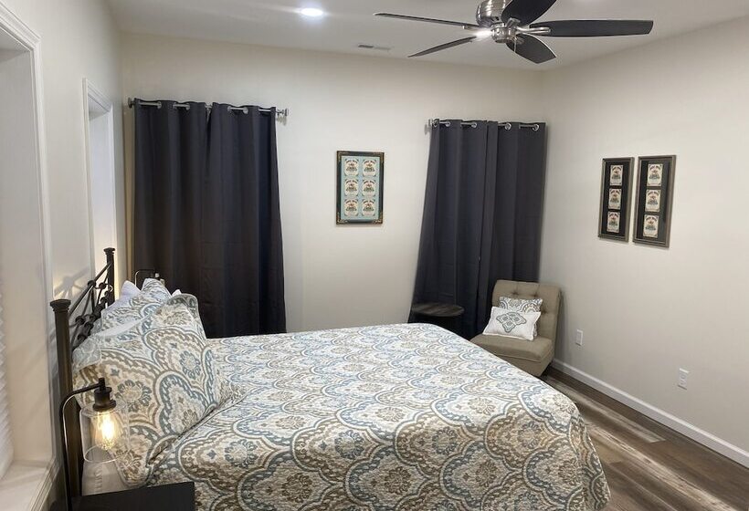 标准三人间, Hermann Crown Suites