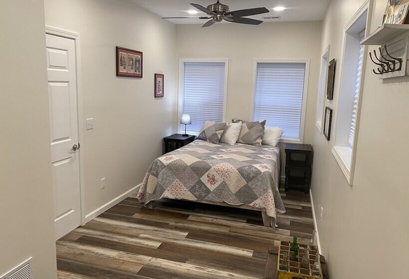 标准三人间, Hermann Crown Suites