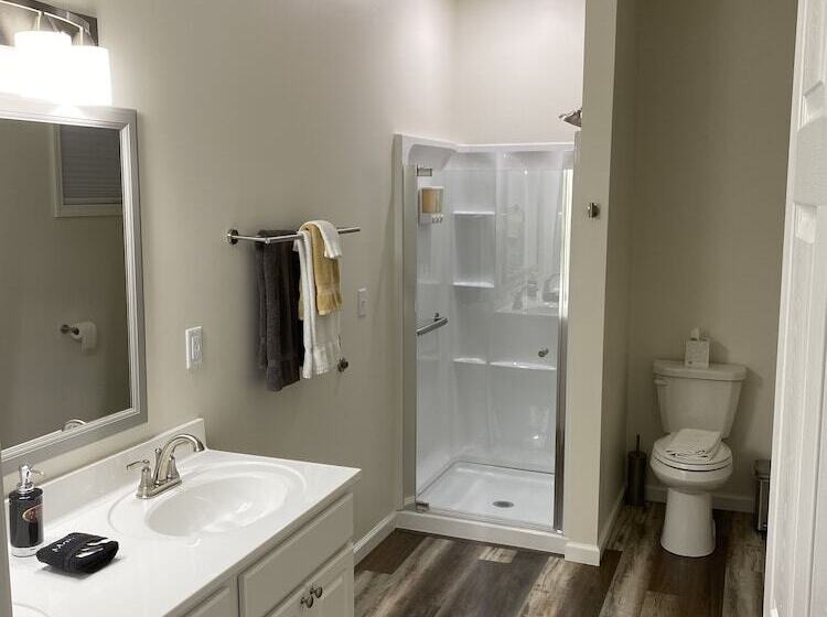 Номер Стандарт Трехместный, Hermann Crown Suites