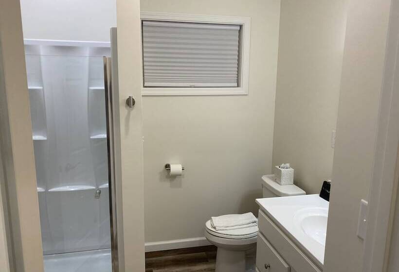 标准三人间, Hermann Crown Suites