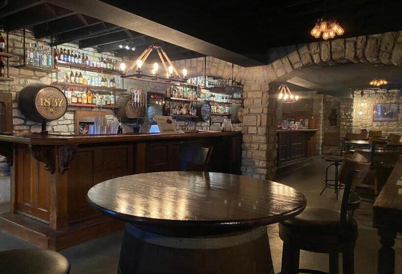 主人套房, Hermann Crown Suites