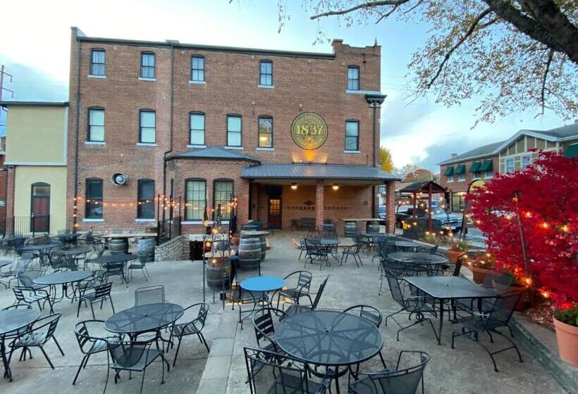 主人套房, Hermann Crown Suites