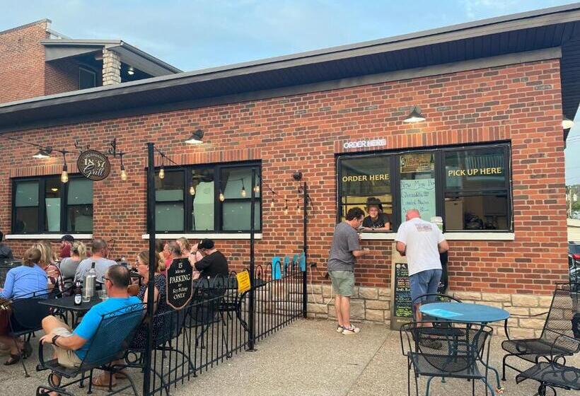 标准间, Hermann Crown Suites