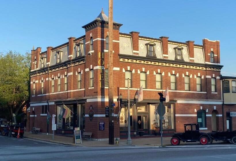 标准三人间, Hermann Crown Suites