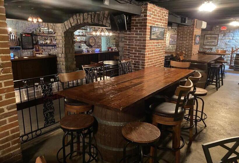 带大床的套房, Hermann Crown Suites