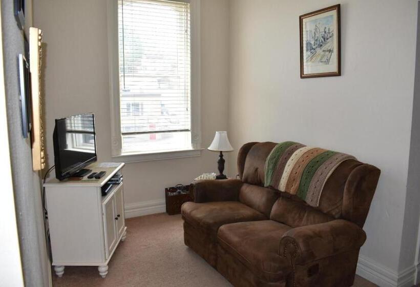 套房, Hermann Crown Suites