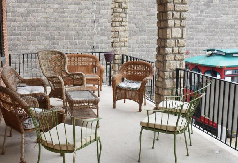 主人套房, Hermann Crown Suites