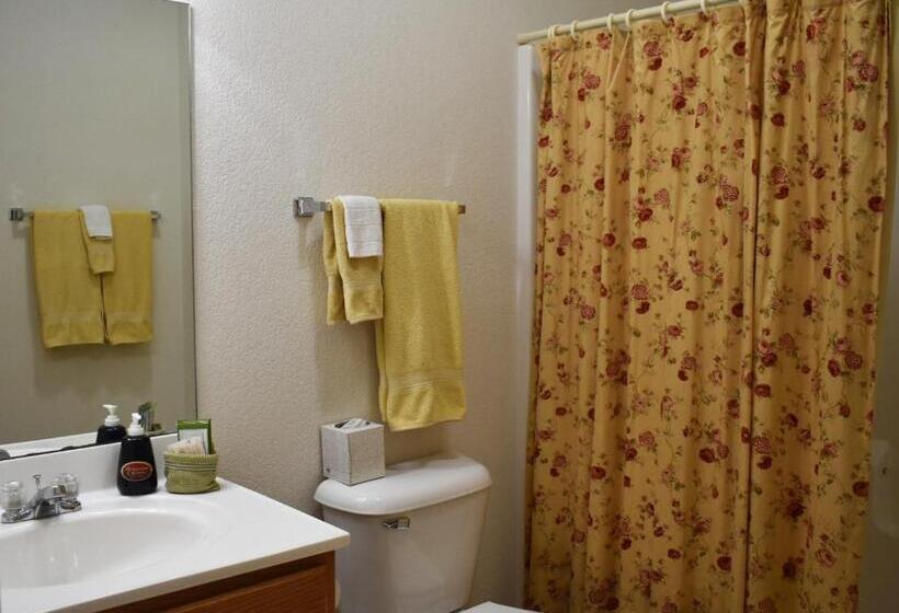 适合残疾人士使用的套间, Hermann Crown Suites