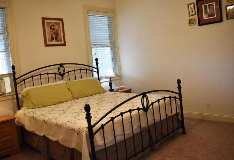 适合残疾人士使用的套间, Hermann Crown Suites