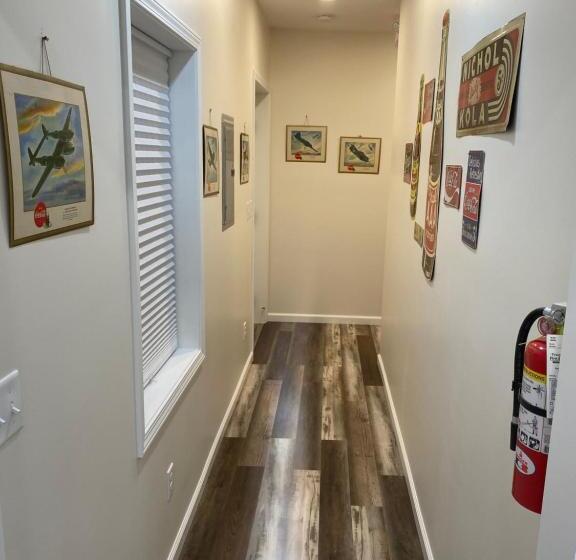 标准三人间, Hermann Crown Suites