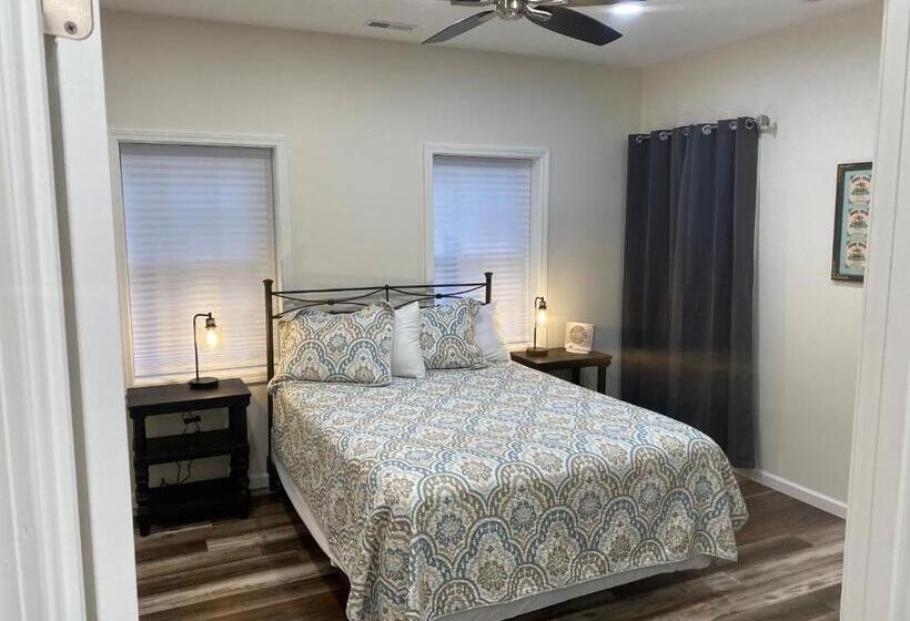 标准三人间, Hermann Crown Suites