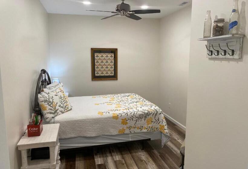 标准三人间, Hermann Crown Suites