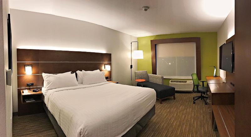 带大床的套房, Holiday Inn Express & Suites   Sterling, An Ihg